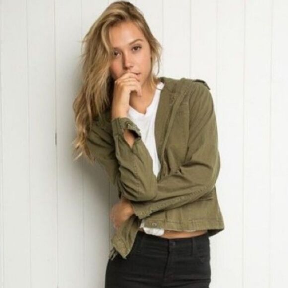 🇬🇪🍑Brandi Melville Olive "Hailey" Crop Lightweight Utility Jacket Medium - Picture 1 of 12